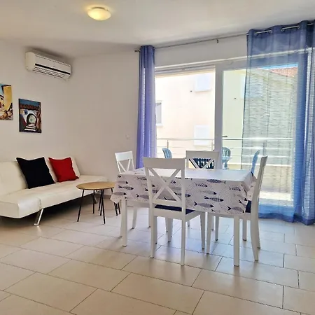 Apartment In Mit Eigenem Balkon Baska (Krk)