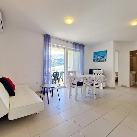Apartment In Mit Eigenem Balkon