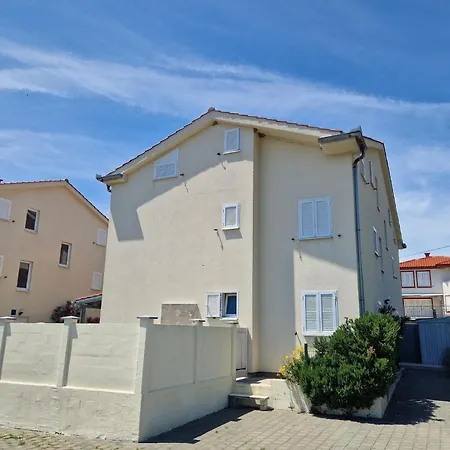In Mit Eigenem Balkon Baska (Krk)